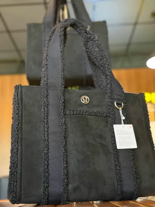 Lululemon - Boxy Tote Bag 10L Faux Shearling Trims