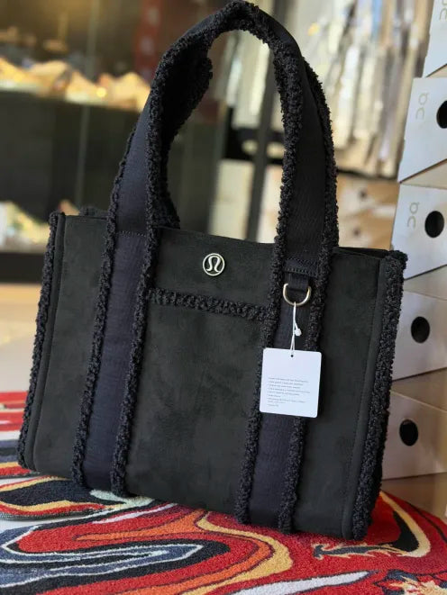 Lululemon - Boxy Tote Bag 10L Faux Shearling Trims